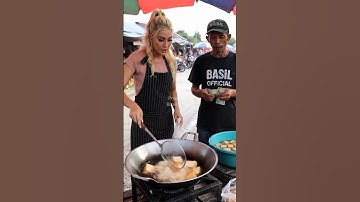 Bule Rusia Menikah Dengan Penjual Gorengan #shorts #shortvideo #ai #shortai #bule #ceritafiktif