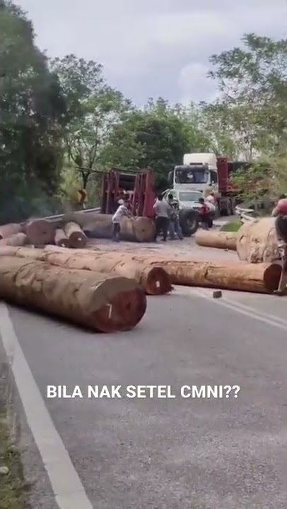 🔴((VIRAL))LORI BALAK TERBELAH DUA..KAYU BALAK BERGELIMPANGAN ATAS JALAN..DUA2 ARAH JALAN TERHALANG🔝📽