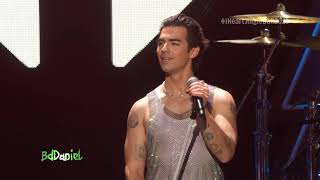 Jonas Brothers - What A Man Gotta Do (Live) Jingle Ball 2021 Resimi