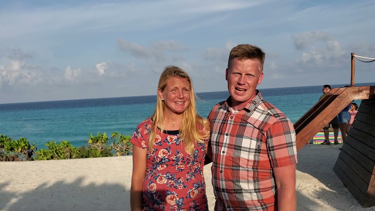 David and Priscilla Waller celebrate their Ten Year Anniversary in Cancun Mexico