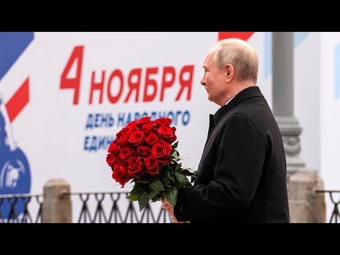 Путин возложил цветы к памятнику Минина и Пожарского в День народного единства