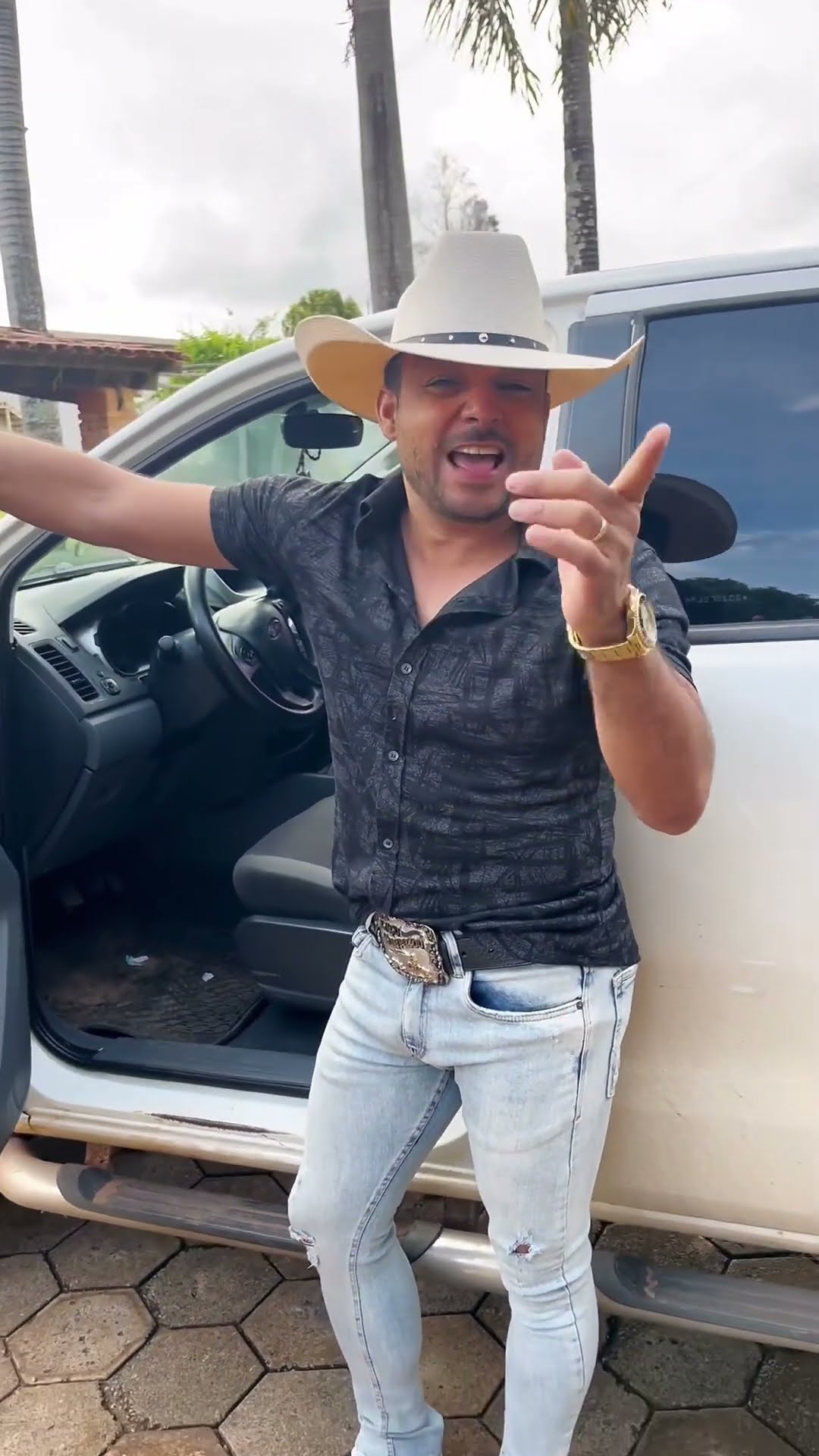 Leaozinho do forró Cantando vaqueirinha da hora #boanoiteee #leaozinho #leãozinho #sertanejo #est