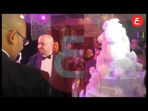 لحظة تقطيع التورتة لتومة وزوجته