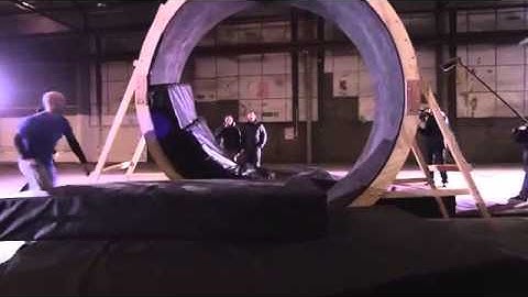 Damien Walters accomplit un looping en courant!