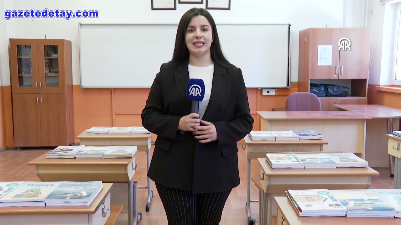 Ücretsiz dağıtılacak ders kitapları okul sıralarındaki yerini aldı