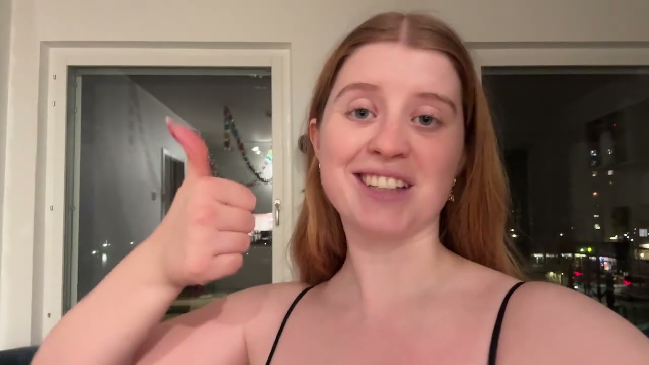 Vlogmas Day 8! Christmas Decorating!