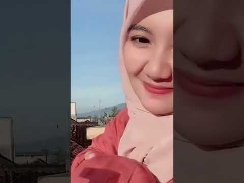 senyuman bu guru