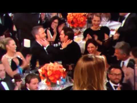 RYAN REYNOLDS KISSING ANDREW GARFIELD?!?