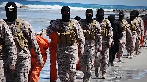 New ISIS video allegedly shows mass execution of E...