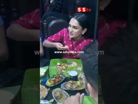 ಸ್ನೇಹಿತರ ಜೊತೆ ಬಿರಿಯಾನಿಯನ್ನುತಿಂದ ನಟಿ ಧನ್ಯ #kannadafilmindustry #sstv ಸ್ನೇಹಿತರ ಜೊತೆ ಬಿರಿಯಾನಿಯನ್ನುತಿಂದ ನಟಿ ಧನ್ಯ #kannadafilmindustry #sstv