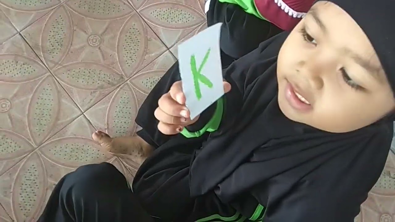 permainan kartu huruf untuk belajar mengenal huruf @bermain kartu huruf