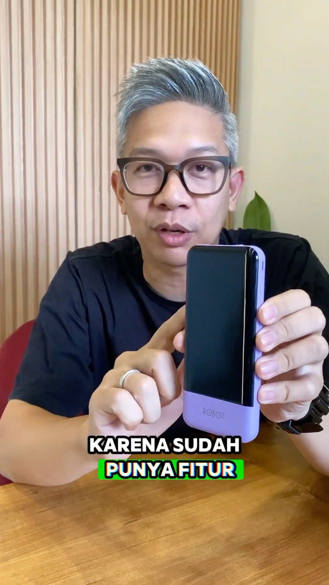 POWERBANK INI BISA CHARGE 5 HP SEKALIGUS!!