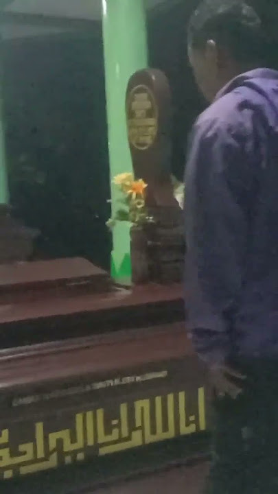 WA UMAR ZIARAH KE MAKAM NIKE ARDILLA #feedshorts