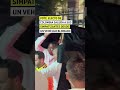 Presidente electo de Colombia saluda desde vehículo blindado