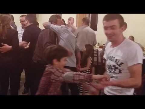 მიდის ეტლი ღიღინით.midis etli giginit.raserchi ertobian axalgazrdebi.