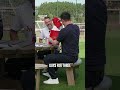 Arsenal's HILARIOUS gift to Gary Neville! 😂 🎁