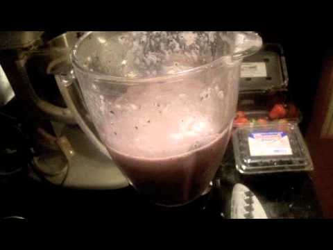 DIY: YUMMY!! ALL NATURAL STRAWBERRY & BANANA SMOOTHIE | POPSICLE - YouTube