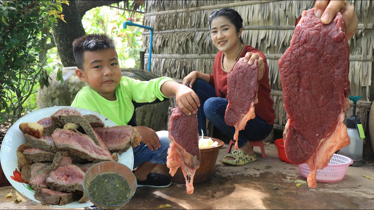 Cook and Eat Yummy steak cooking and eating / Little boy Seyhak like