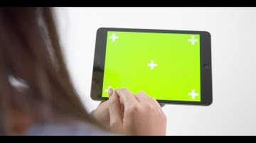 Free Stock Footage - Young Woman Gesturing on Green Screen Tablet - Free Video Download Videvo.net