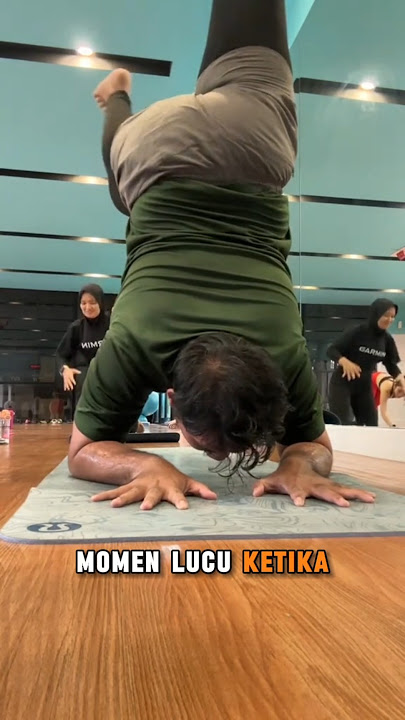 Momen lucu ketika lihat bapak bapak terjukal saat senam yoga ‼️‼️#lucu #bikinngakak #kocak #shorts