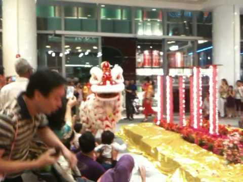 Amazing Lion Dance Part 2 - Singapore Chinese New ...