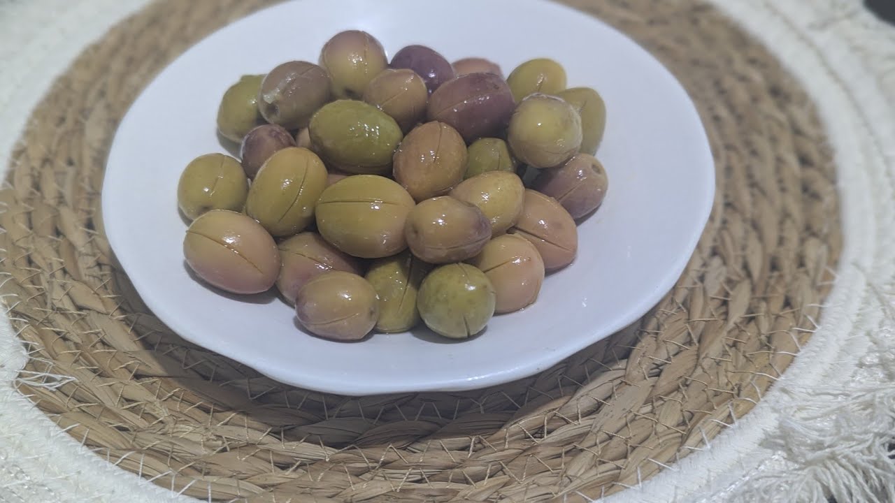 طريقة كبس الزيتون المحمض (بدون مرارة) وبنكهة الحامض الأصلية