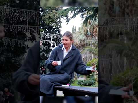 ГОПНИК РАЗДАЁТ ЛИСТОВКИ - Пранк Shorts #юмор #работа #сочи