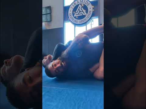 Domine no Jiu-Jitsu: A Luta que Prende Sua Atenção! #shorts