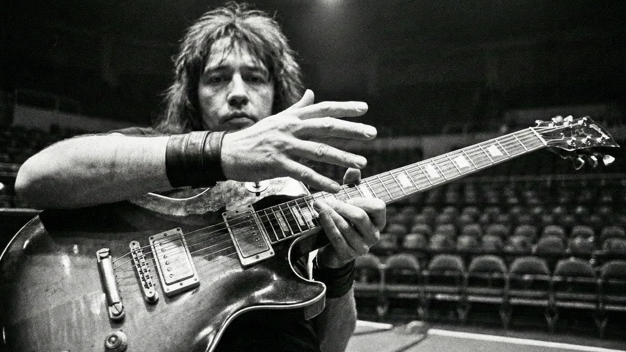 Ace Frehley STOPPED Mid-Song When the Arena Suddenly Went SILENT — What  Happened Next - YouTube