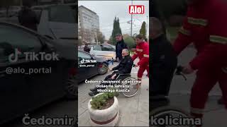 Thumbnail for Čedomir Jovanović u kolicima došao na sahranu Miodraga Kostića