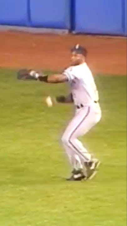 Bo Jackson Throws a Laser Beam - YouTube