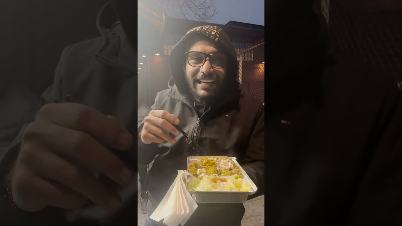 شوحها متطلبهاش عربيات الأكل في نيويورك سيطرة. مصرية والزباين أجانب حبيبي ويليامزبيرج والجو هادي خالص