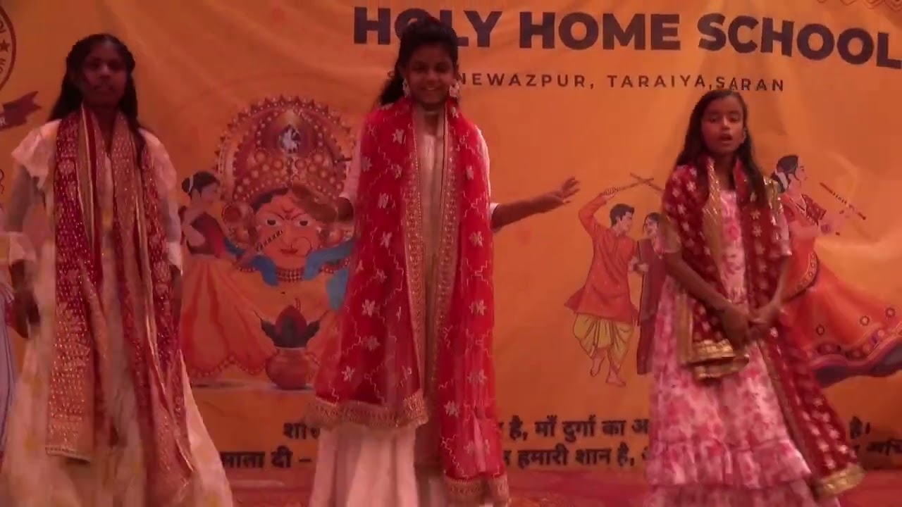 💫 Holy Home School girls gave a graceful Navratri dance performance on “Khus Ho Jaihen Maiya Rani.”🙏