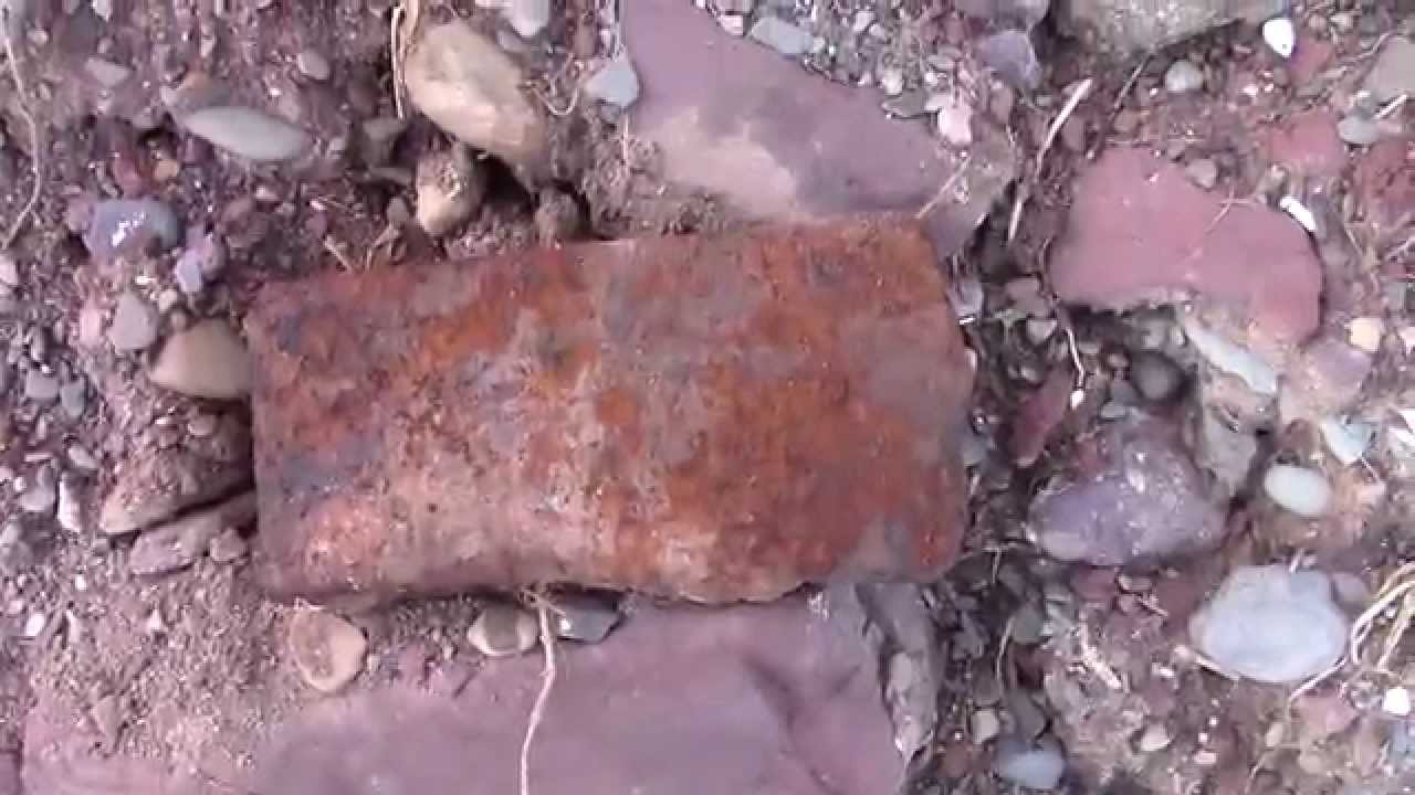 horseshoe bend Relic hunting on the river bank