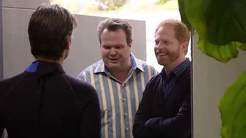 Modern Family 1x20 - Mitchell's job interview with...