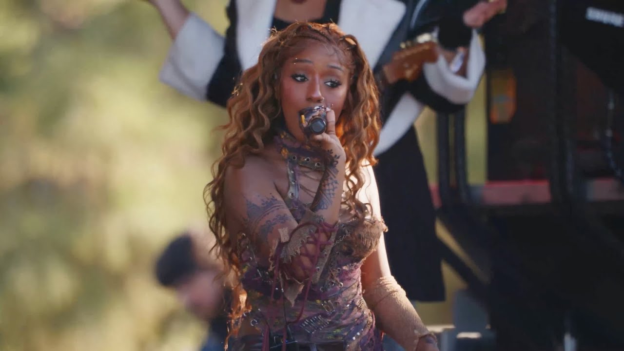Alemeda Rapper/singer Alemeda - Don't Call Me (Live from Camp Flog Gnaw) - YouTube