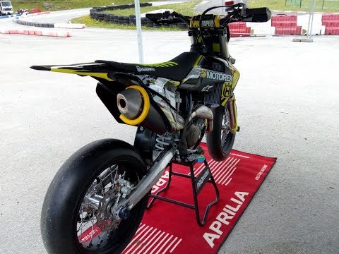 Husqvarna 450 Supermoto Wheelie