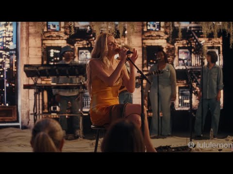 Kelsea Ballerini - Hindsight Is Happiness (stripped Version)