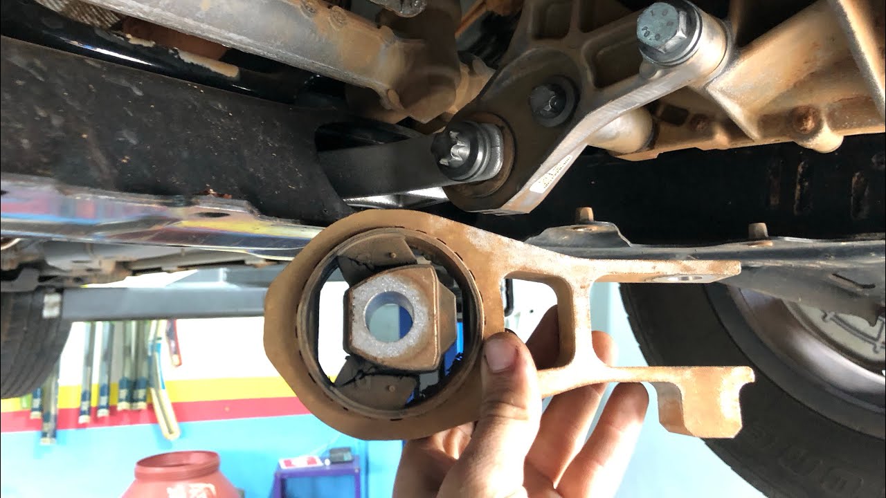 Jeep renegade ou Fiat toro, dando tranco nas trocas de marcha- troca do  coxim do câmbio.