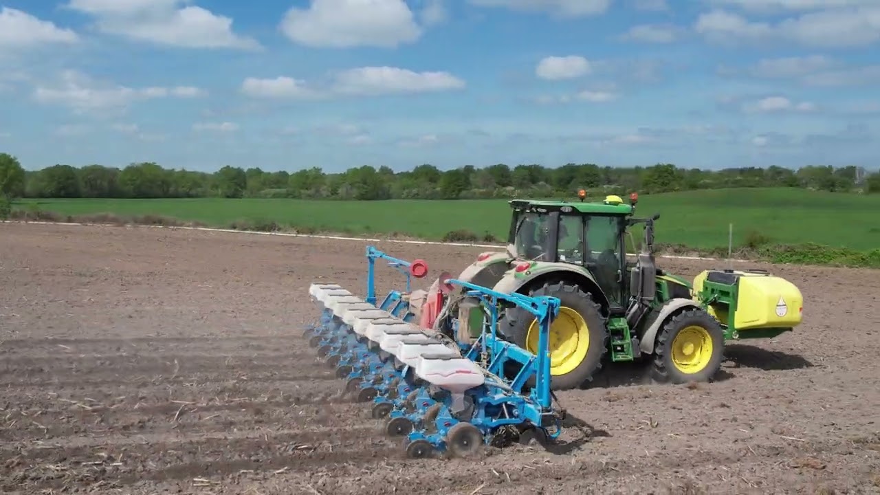 Semis de Maïs 2023 |  John Deere 6120 M & Monosem 10 rangs 🌽🌽💨