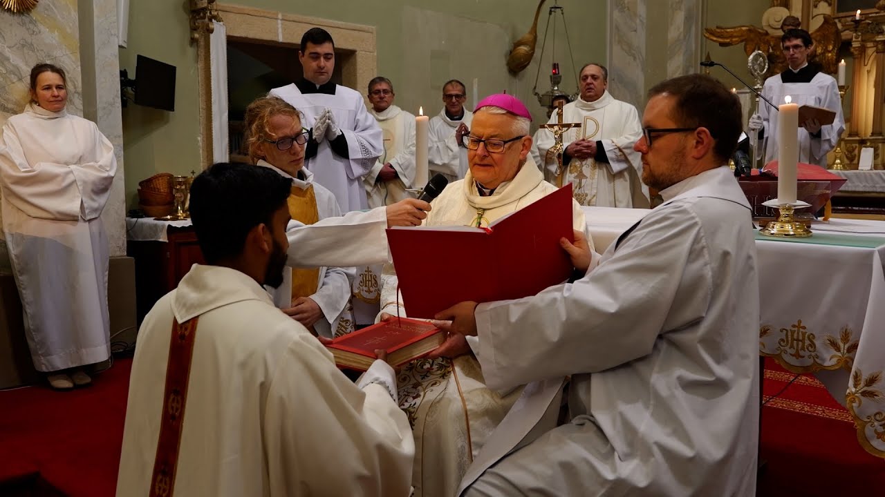 Spányi Antal püspök diakónussá szentelte Jimson James Pullapallil SVD missziós testvért Bicskén.