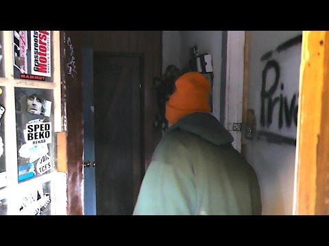 HAUNTED BATHROOM GOT ME TRIPPIN!! - HAUNTED BATHROOM GOT ME TRIPPIN!!