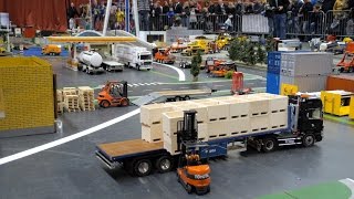 RC Forklift loads a Scania RC truck, Minitruckers, Mackdag 2015