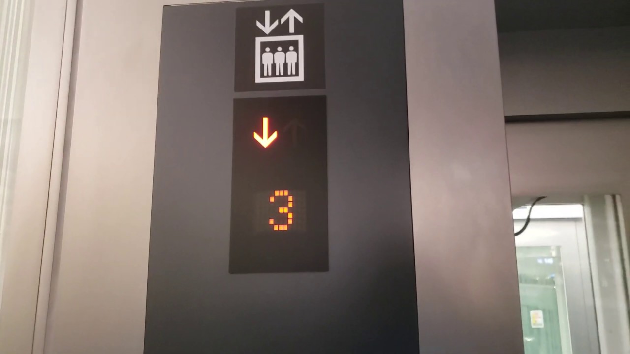 Mitsubishi MRL Traction Elevator at Haneda International Airport (Gate 144) - Tokyo, Japan