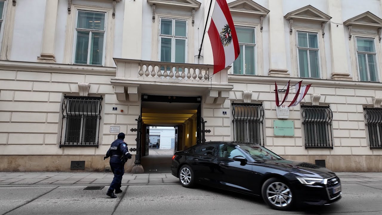 Asylpolitik – Bilanz 2025 Pressekonferenz in Wien Österreich - Ábschiebungen - Innenminister Karner