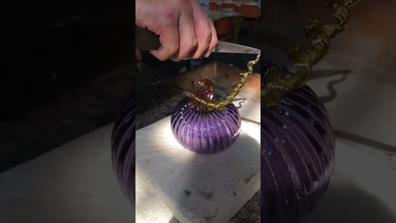 Glass Blowing Halloween pumpkin super curly stem 🤪🔥🔥.