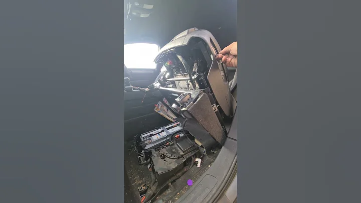 QUICK GUIDE TO AN AUDI Q7 BATTERY REPLACEMENT