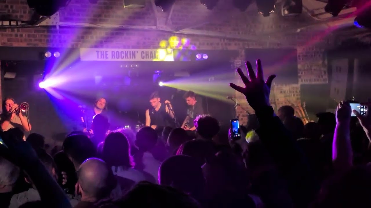 Red Rum Club - Eighteen, live in Wrexham, starts out acoustic, 23/09/2025