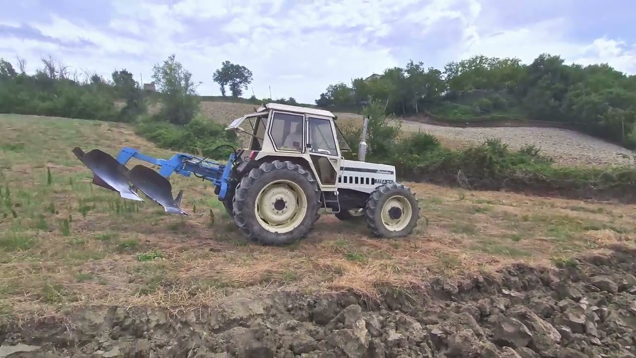 Lamborghini 1156dt con aratro bivomere OTMA