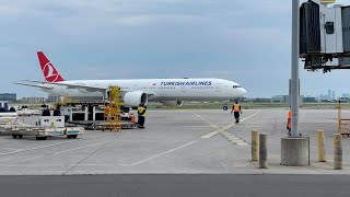 Turkish Airline Gate Arrival at Toronto From Istanbul